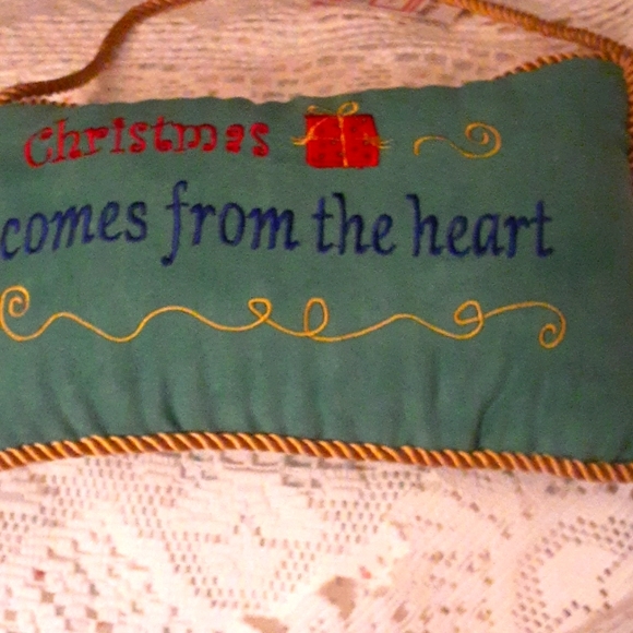 Nwt from Garden Ridge synthetic yarn pillow  can hang on door, stairway or wall - Picture 2 of 2